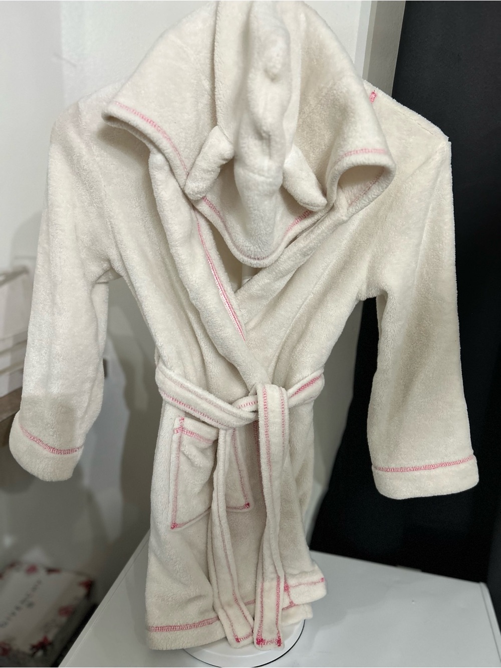 Cat & Jack Girls Bear Cream Plush Hooded Kids Robe with Pink Trim